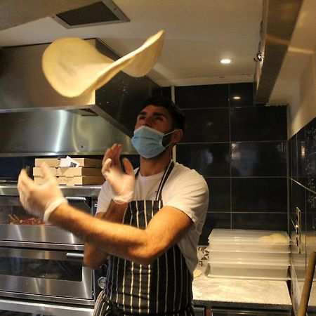 The Pembroke Arms Hotel Wilton  Ngoại thất bức ảnh