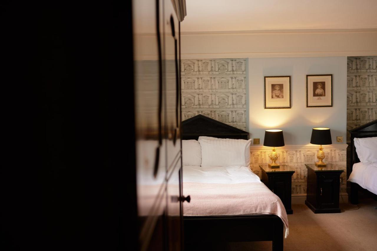 The Pembroke Arms Hotel Wilton  Ngoại thất bức ảnh