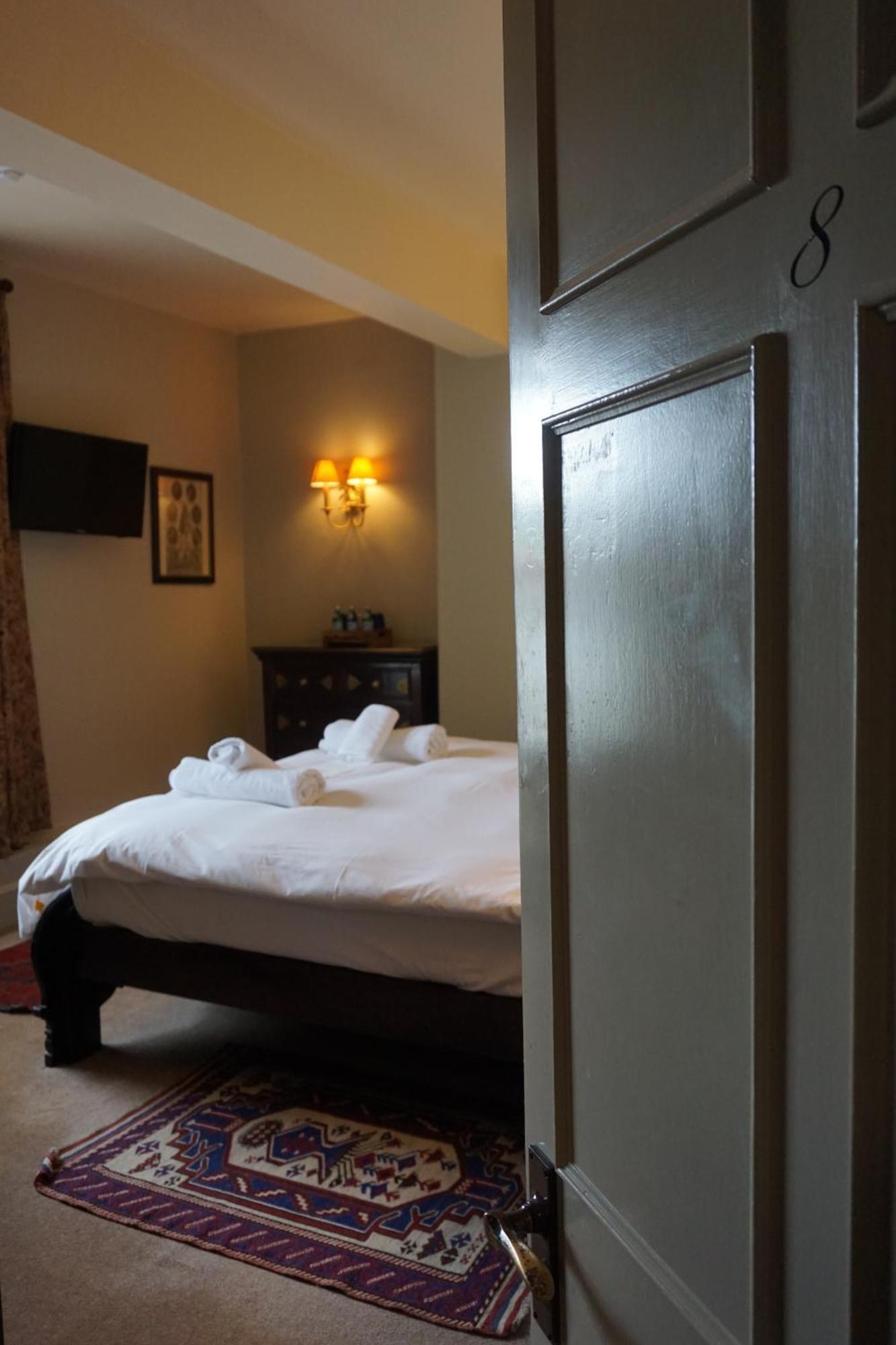 The Pembroke Arms Hotel Wilton  Phòng bức ảnh